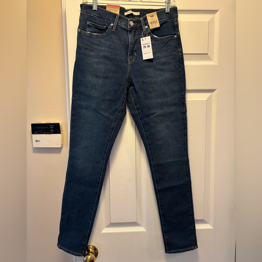 Levi’s Women’s 311 Dark Blue Shaping Skinny Jeans in Size 29x30 BNWT
